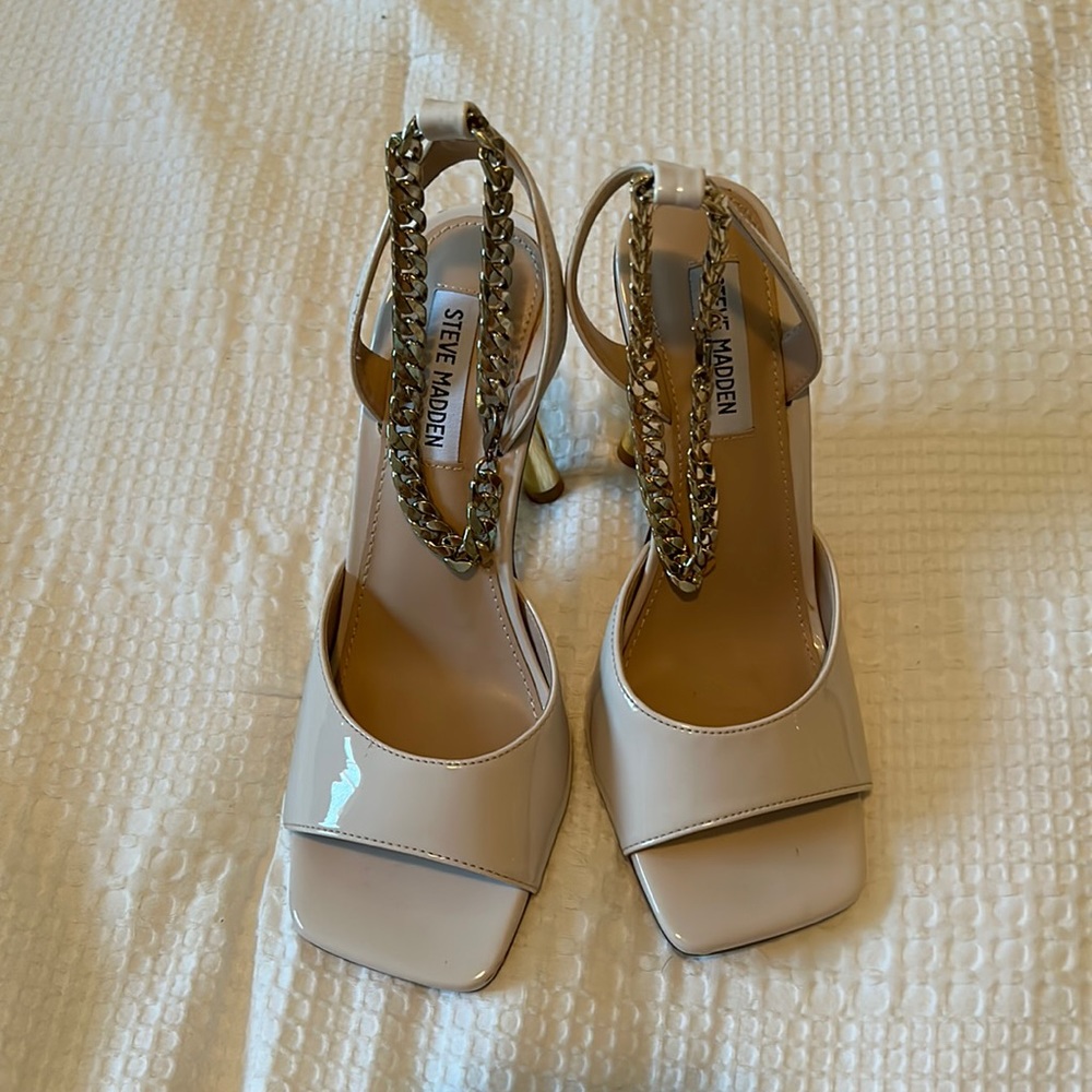 Buoyant Womens Patent Leather Chain Dress Sandals